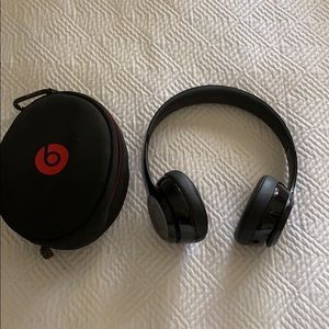 Black wireless beats